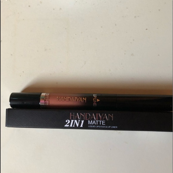 Lip gloss and liner - Picture 1 of 2